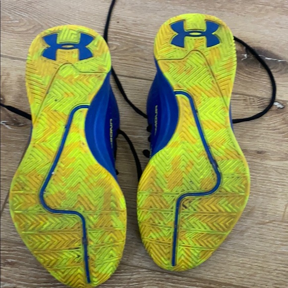 Under Armour basketball shoes - Picture 2 of 2